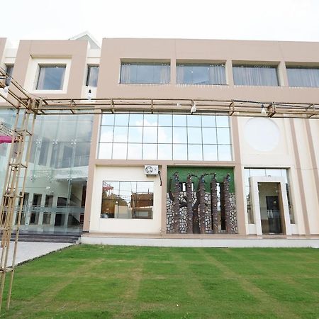 Oyo 48501 Dayal Regency Hotel Hapur Exterior foto